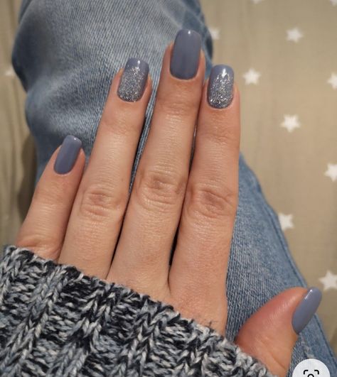 Short Nails January, Cute Nails For January, Gel Nails 2024, Simple Grey Nails, January Nail Colors Winter, January Nails Winter Simple, Matte Nail Art Designs, Nails Done At Home, Grey Gel Nails