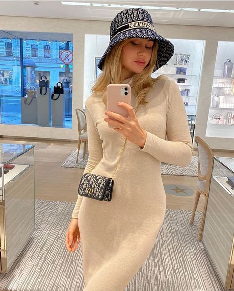 Bags Christian Dior, Bucket Hat Outfit, Christian Dior Designer, Dior Hat, Chanel Slingback, Luxury Hats, Dior Dress, Hat Outfit, Chanel Backpack