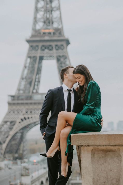 Parisian Photoshoot, Best Photo Ideas, Paris Couple Pictures, Eiffel Tower Pictures, Best Photoshoot, Paris Photo Ideas, Places In Paris, Paris Couple, Romantic Photo