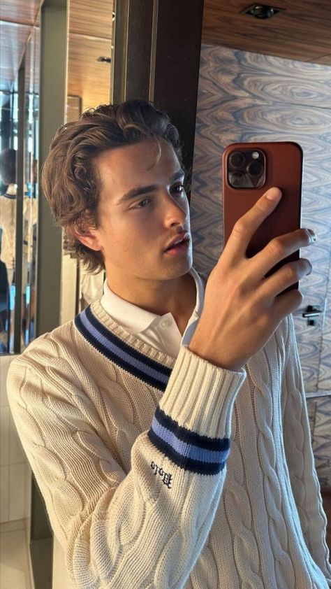 Miles Bletchley, Brown Guys, Aesthetic Hombre, House Slytherin, Old Money Hairstyles, Preppy Boys, Gentleman Aesthetic, Hot Sweater, Mini Projector