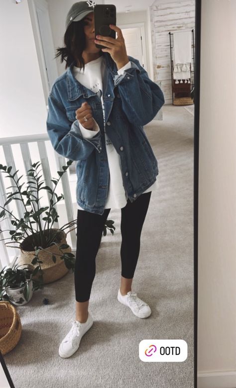 Comfy Jean Jacket Outfit, Denim Jacket Outfit Aesthetic, Outfit With Jean Jacket, Black Jean Jacket Outfits, Blue Denim Jacket Outfit, Jean Jacket Outfit, Black Jean Jacket, Jean Jacket Outfits, Denim Jacket Outfit