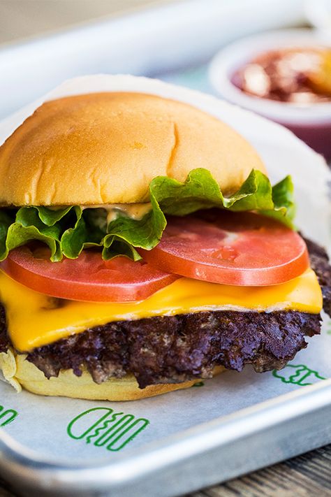 Shake Shack shares the secret recipe for its famous ShackBurger, slathered in ShackSauce and covered in American cheese. How To Make Shakes, Shake Shack Burger, Cheeseburger Recipe, Fry Sauce, Cheese Burger, Shake Shack, Tasting Table, Shake Recipes, Gordon Ramsay