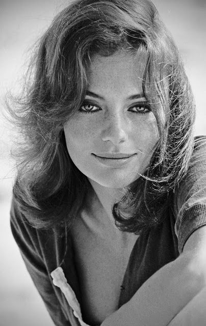 jacqeline Bisset Iris Reference, Jaqueline Bisset, Female Photos, Jacqueline Bissett, Gena Rowlands, Jacqueline Bisset, Celebrity Prints, Female Faces, Faye Dunaway