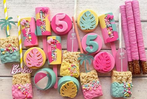 Malibu Barbie Cake, Barbie Dessert Table, Pool Party Treats, Barbie Picnic, Barbie Pool Party, Beach Barbie, Barbie Beach, Beach Themed Cakes, Pool Party Themes