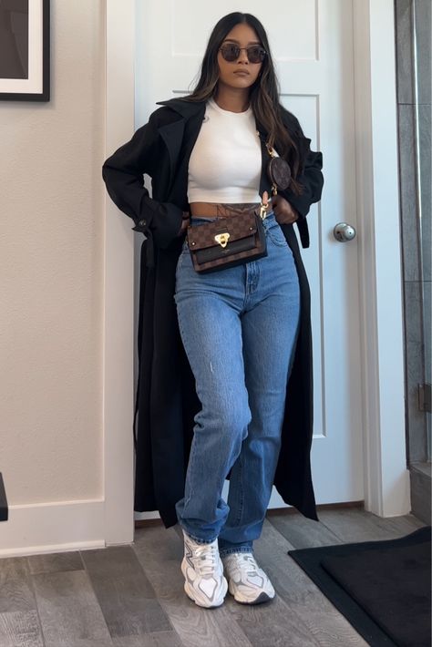 Spring Outfits Chilly Weather, Flare Cargo Pants Outfit, Baddie Sneaker Outfits, Wide Jeans Outfit Winter, Movie Theater Outfit Ideas, Vee Mendoza, High Rise Wide Leg Jeans Outfit, Chilly Spring Outfits, Winter Outfits With Jeans