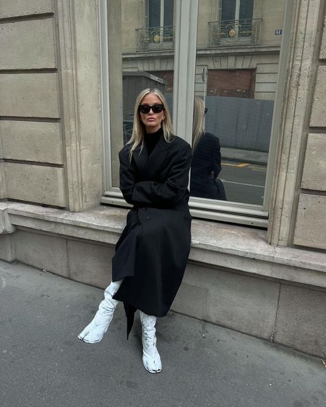 Minimalism Clothes, Josefine H J, Best Fashion Designers, Tabi Boots, Winter Outfit Inspiration, Style Inspiration Winter, Love Travel, Urban Street Style, Travel Fashion