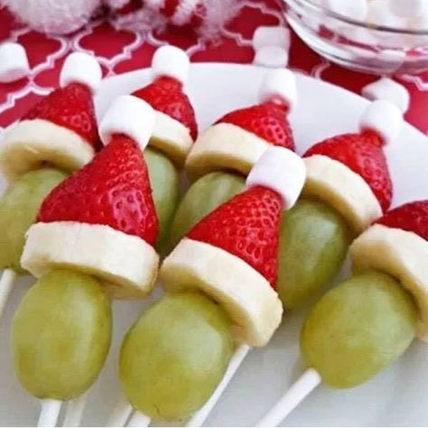 Santa Hats Fruit, Kabobs For Party, Fruit Kabobs For Party, Grinch Fruit Kabobs, Kids Santa Hat, Grinch Kabobs, Strawberry Santas, Christmas Strawberry, Desserts Christmas