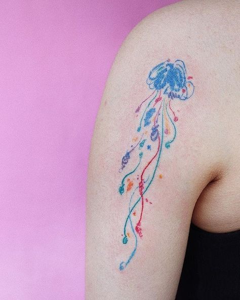 Jellyfish Tattoo Color, Color Line Tattoo, Ink Tattoo Design, Red Tattoo Ideas, Vintage Vsco, Red Ink Tattoo, Hand And Finger Tattoos, Party Tattoos, Red Tattoo