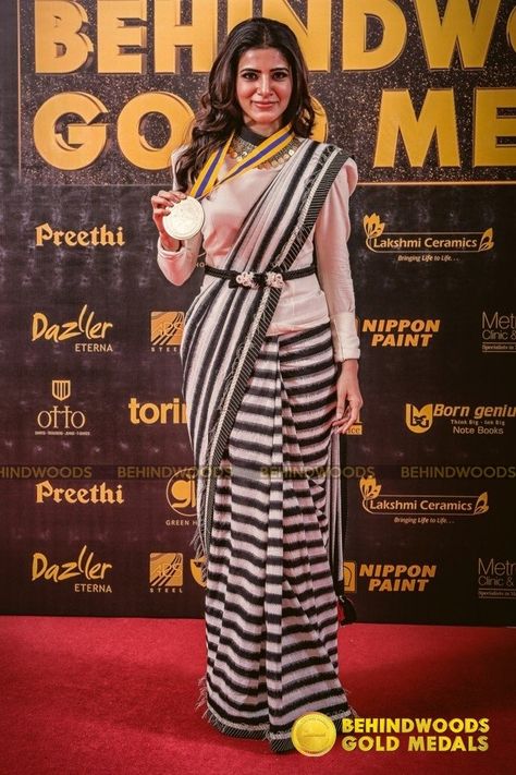 Behindwoods Gold Medals 2017 - The Elite Winners - Event high quality HD photos & stills Striped Saree, 10 Ways To Wear, Long Blouse Designs, Samantha Akkineni, Saree Wearing Styles, Saree Wearing, Samantha Pics, Samantha Ruth Prabhu, Saree Draping