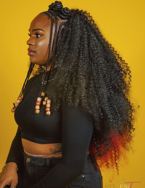 Long Natural Curls and Front Braids with Beads Decorated Braids Black Hair, Long Natural Curls, Afrocentric Hairstyles, Up Hairdos, Hair Fair, Medium Box Braids, Front Braids, Pretty Braids, Single Braids