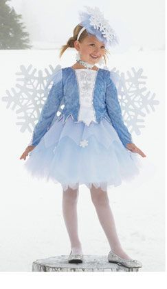 DIY Snowflake Christmas Costume Idea Winter Fairy Costume, Snowflake Costume, Christmas Costumes Diy, Christmas Costumes Women, Childrens Fancy Dress, Winter Costume, Snowflake Dress, Diy Costumes Women, Frozen Costume