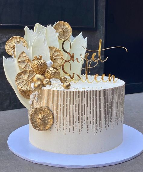 Golden Birthday Cakes, Golden Fruit, Tårta Design, Modern Birthday Cakes, Gaun Koktail, White Birthday Cakes, Vanilla Pod, Golden Cake, Gold Birthday Cake