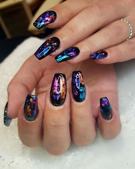 Black Nails With Foil Design, Foil Nail Art Black, Black Colourful Nails, Black With Colour Nails, Foil Nails Designs Coffin, Foiled Nails Designs, Colored Foil Nails, Black And Foil Nails, Black With Foil Nails