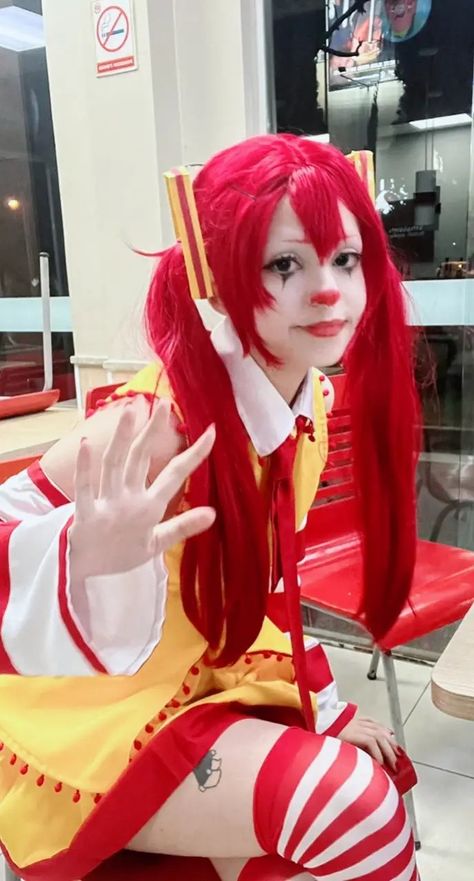 Cosplay Ideas Women, Vocaloid Cosplay, Miku Cosplay, Cute Clown, Anime Halloween, A Clown, Clown Makeup, Cosplay Characters, Cute Halloween Costumes