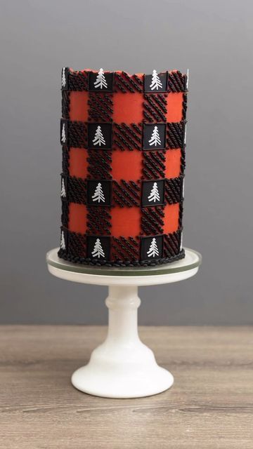 Buffalo Plaid Cake, Flannel Cake, Emma Garner, Piped Cake, Plaid Cake, Cake 2023, Apartment Party, Paper Trees, Christmas Flannel