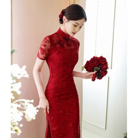 Wine Red Wedding Dress, Chinese Bridal Dress, Red Chinese Wedding Dress, Chinese Wedding Photos, Wine Red Wedding, Tea Ceremony Dress, Chinese Wedding Dress Traditional, Cheongsam Wedding, Wedding Qipao