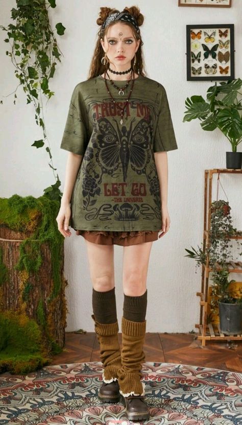 Fairy Aesthetic Outfits Grunge, Fairy Everyday Outfit, Masculine Fairy Outfits, Elfcore Aesthetic Outfits, Soft Witch Aesthetic Outfit, Estilo Fairy Core, Elfcore Outfits, Solarpunk Outfit, Forest Grunge Outfit