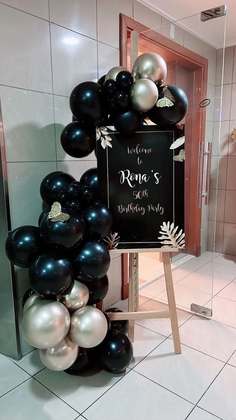 Black And Gold Themed Graduation Party, Farewell Balloon Decoration, Party Welcome Sign With Balloons, Graduation Balloons Arch, Table Graduation Decorations, Welcome Sign Balloon Decor, Farewell Party Themes Decoration, Black And Silver Graduation Decor, Graduation Welcome Board