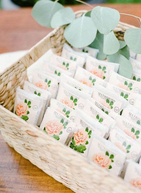 Garden Theme Wedding Favors, Wedding Color Schemes Spring, Spring Wedding Favors, Garden Wedding Favors, Floral Wedding Favors, Inexpensive Wedding Favors, Wedding Favor Ideas, Edible Wedding Favors, Spring Wedding Invitations