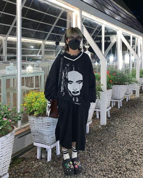 Bae Crocs Outfits, Crocs Outfit Dress, Black Platform Crocs Outfit, Goth Crocs Outfit, Korean Crocs, Crocs Bae Clogs Outfits, Black Crocs Aesthetic, Crocs Outfit Aesthetic, Black Crocs Outfit