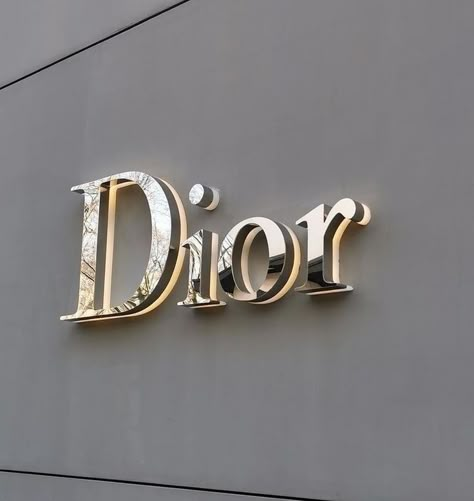 Luxury Brands Aesthetic Wallpaper, Branding Clothing, Dior Aesthetic, Dior Girl, Retail Store Interior Design, Boujee Aesthetic, Cocoppa Wallpaper, Beige Bedroom, Cute Backgrounds For Phones