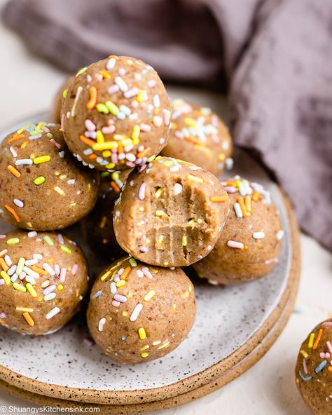 Birthday Cake Protein Balls Balls Birthday Cake, Birthday Cake Protein Balls, No Bake Birthday Cake, Raw Energy Balls, Bake Birthday Cake, Cake Protein Balls, Peanut Butter Chocolate Balls, Raw Balls, Birthday Cake Cheesecake