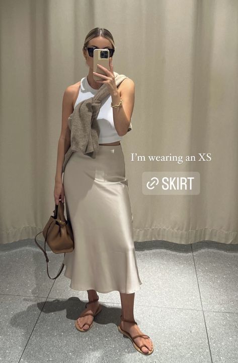 Satin Slip Midi Dress Outfit, Satin Skirt Casual Outfit Summer, Cream Slip Skirt Outfit Summer, Satin Slip Skirt Outfit Casual, Outfit Ideas With Silk Skirt, Cream Silk Skirt Outfit Summer, Midi Skirt Outfit Satin, Satin Skirt Ideas, Cream Silk Skirt Outfit