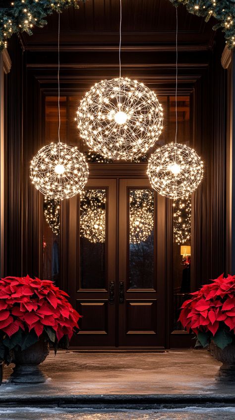 Luxury Outdoor Christmas Decor, Elegant Outside Christmas Decor, Mansion Christmas Decor Outside, Christmas Luxury Home, Luxury Home Christmas Decor, Luxury Christmas Decor Ideas, Elegant Outdoor Christmas Decor, New Years Home Decor, Christmas Gala Decorations