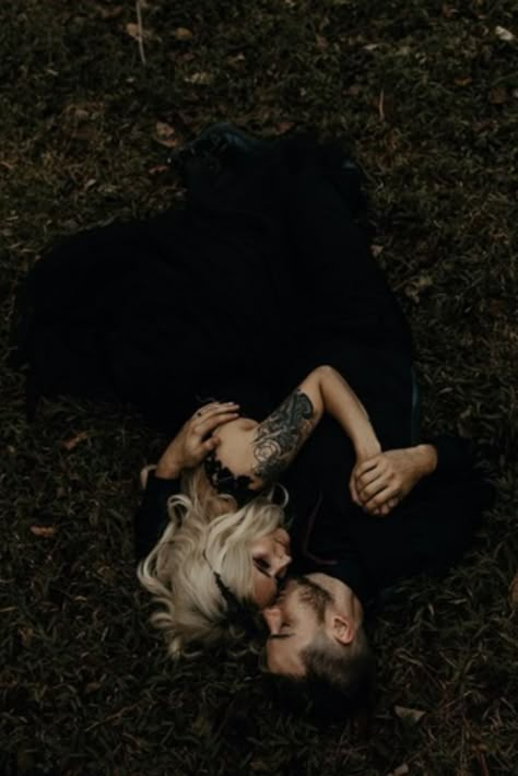 Goth Engagement Pictures, Black Wedding Dress Elopement, Gothic Engagement Photos Ideas, Spooky Couple Photoshoot Ideas, Engagement Photos Halloween, Engagement Photos Spooky, Dark Elopement Aesthetic, Black Engagement Dress Photo Ideas, Couples Halloween Photos