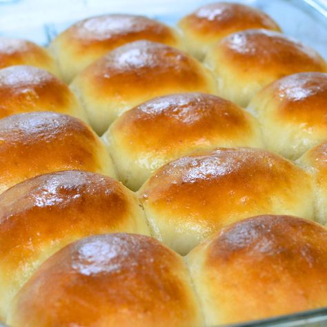 1 Hour Soft & Fluffy Dinner Rolls 1 Hour Rolls Recipe, Herbed Dinner Rolls, Dinner Roll Sandwiches, Banana Bread Recipe Video, Soft Dinner Rolls, 2024 Holidays, Soft Rolls, Cinnamon Streusel Coffee Cake, Meltaway Cookies