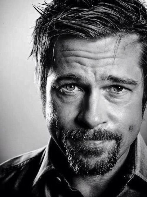 Brad Pitt Platon Portraits, Brad Pitt And Angelina Jolie, 얼굴 드로잉, Jolie Pitt, Celebrity Portraits, Ideas Photography, Famous Men, Film Producer, Black And White Portraits