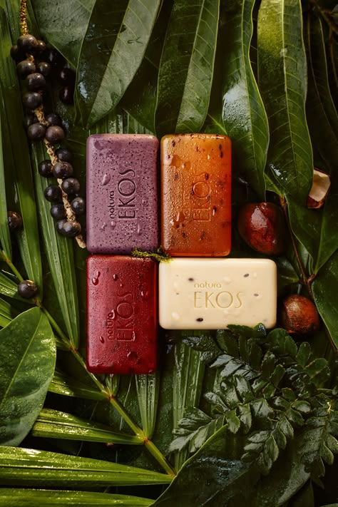 Natura Ekos Sabonetes :: Behance Natura Cosmetics, Cosmetic Inspiration, Juice Packaging, Design Grafico, Shampoo Bar, Ceramic Design, Soap Making, Bar Soap, Soap