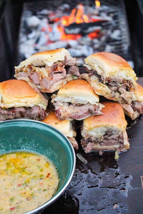 Cowboy Butter Sliders are so freakin' delicious! It doesn't get any better than garlicky, spicy, and zesty butter with grilled filets. Cowboy Butter, Over The Fire Cooking, Patty Recipe, Philly Cheese Steak Sliders, Hamburger Patty, Grilled Ribeye, Smoked Pulled Pork, Fire Food, Slider Recipes