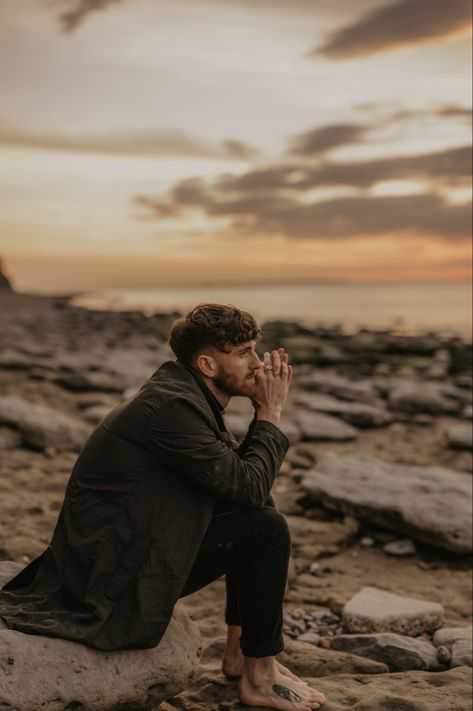 Summer Photography Beach, Beach Shoot Ideas Photoshoot Men, Beach Photoshoot Man, Beach Poses For Men Photo Ideas, Men’s Beach Photoshoot, Man Beach Photography, Male Artist Portrait Photography, Travel Photo Poses Men, Beach Portraits Men