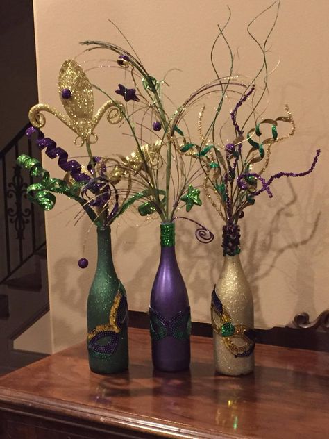 Mardi Gras Diy, Mardi Gras Party Decorations, Madi Gras, Mardi Gras Wedding, Masquerade Party Decorations, Mardi Gras Centerpieces, Mardi Gras Crafts, Mardi Gra, Masquerade Theme