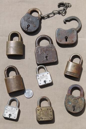 Walking Lion, Old Keys, Antique Keys, Jill Valentine, Locks & Key, Vintage Keys, Vintage Objects, Key Lock, Lock And Key