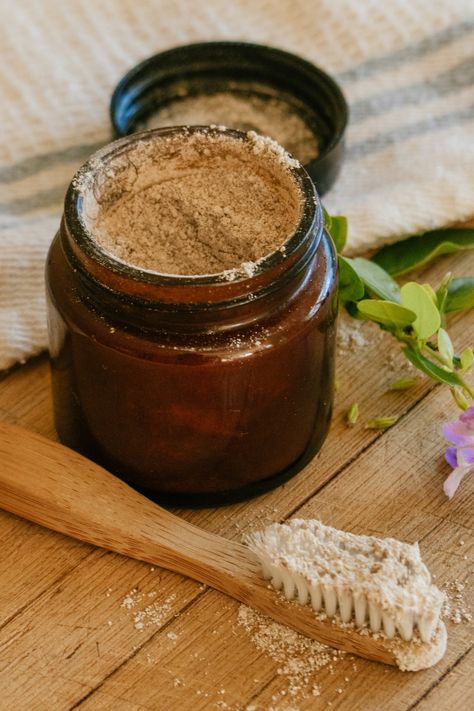 Homemade Tooth Powder, Mineral Tooth Powder, Tooth Powder Remineralizing, Remineralizing Tooth Powder, Tooth Powder Recipe, Bentonite Clay Toothpaste, Natural Toothpaste Recipe, Remineralizing Toothpaste, Baking Soda Toothpaste