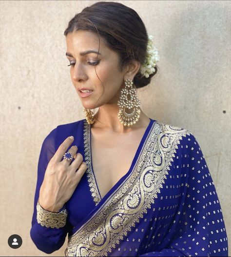 Elegant Half Bath, Paithani Blouse Design, Half Bath Makeover, Blouse Design Aari Work, Blue Sarees, Nimrat Kaur, Paithani Blouse, Saree Paithani, Blouse Maggam Work