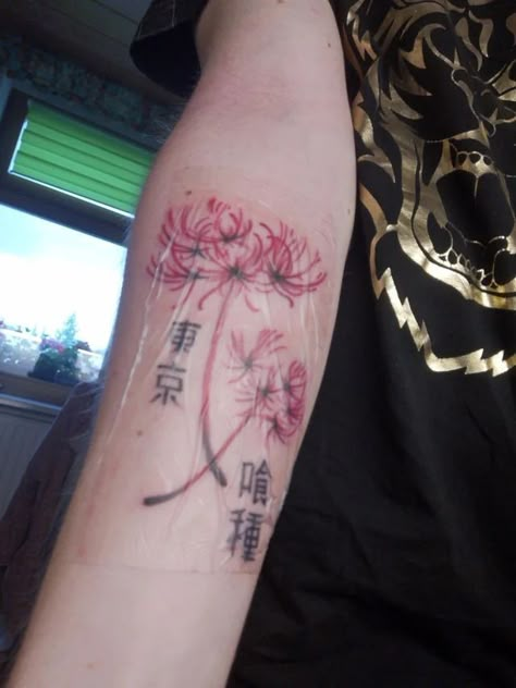 Tokyo Ghoul Flower Tattoo, Tokyo Ghoul Flower, Red Spider Lily Tattoo, Spider Lily Tattoo, Arm Tattoo For Women, Red Flower Tattoos, Story Tattoo, Tattoo Over Scar, Red Spider Lily