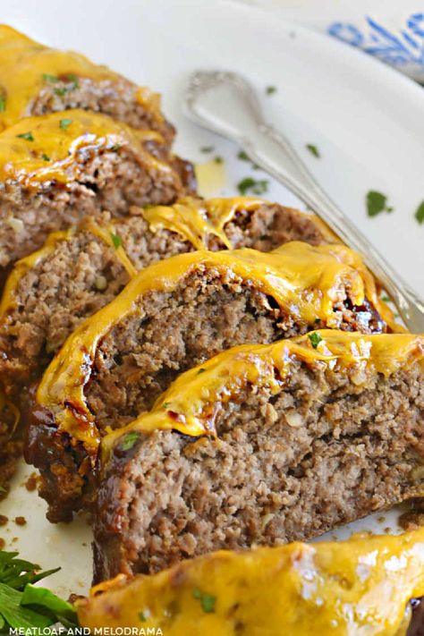 Cheesy BBQ Meatloaf Recipe has barbecue sauce, Parmesan cheese and cheddar cheese for a flavorful meatloaf the whole family loves. This easy recipe is a family favorite that is perfect for an easy weeknight meal! Barbecue Meatloaf, Meatloaf Topping, Cheesy Meatloaf, Cheese Stuffed Meatloaf, Bbq Meatloaf, Flavorful Dinner, Good Meatloaf Recipe, Queso Cheddar, Best Meatloaf