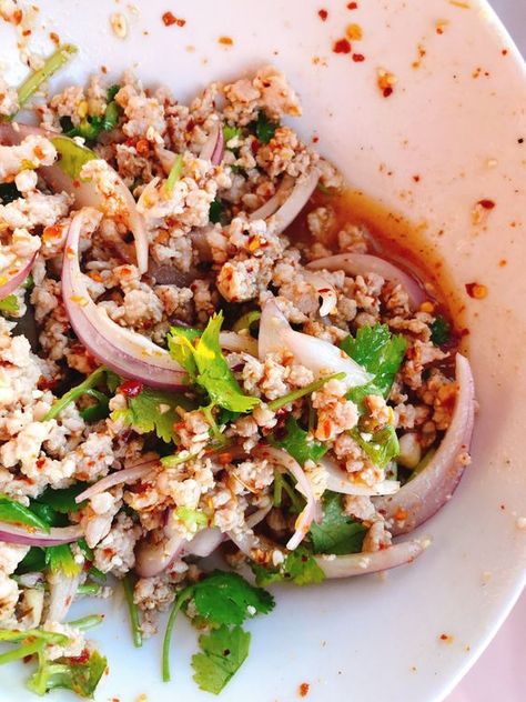 Larb Gai Thai Chicken, Herbed Chicken Salad, Hashimotos Diet, East Meals, Thai Basil Recipes, Larb Salad, Larb Gai, Larb Recipe, Toasted Rice