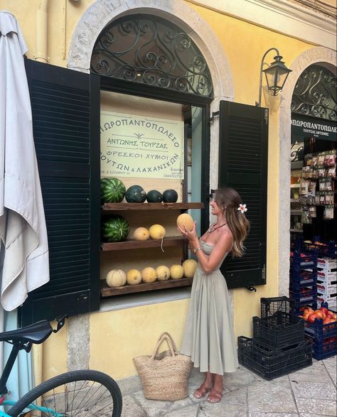 ✨Euro summer aesthetic. A-line sage green tube too dress. Brown neutral sandals. Fruit summer aesthetic. Pretty vacation outfits. Travel babe aesthetic @Keziacook ✨ #taylajaybeauty #eurosummer #dress #travel #taylajay #summer #dresses #sagegreen #neutralstyle #summerstyle #vacation Italian Fashion Summer, London Outfit Ideas, Fashion Scrapbook, Europe Summer Outfits, European Fashion Summer, Europe 2024, Best Profile, Dress Vacation, Soft Life