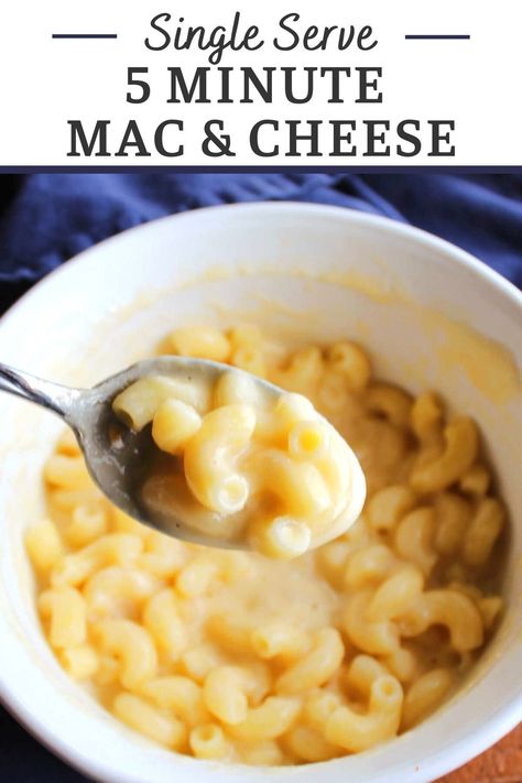 Single Serve Mac And Cheese Recipe, Mack And Cheese Recipe, Creamy Cheesy Pasta, Easy Mac N Cheese Recipe, Cheesy Pasta Recipes, Single Serve Meals, Easy Mac N Cheese, Easy Mac And Cheese, Easy Snacks For Kids