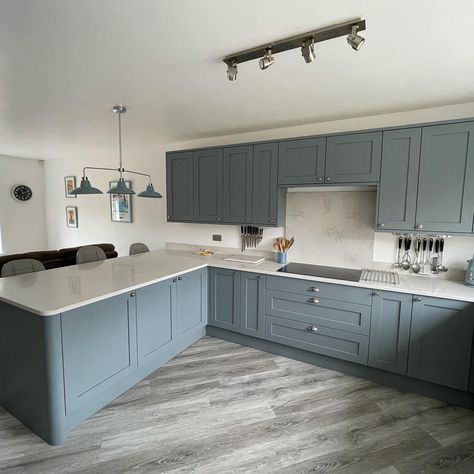 Blue Kitchen With White Worktop, Dusk Blue Shaker Kitchen, Blue Kitchen With Grey Floor, Chelford Dusk Blue Kitchen, Dusk Blue Kitchen Howdens, Blue And Concrete Kitchen, Howdens Shaker Kitchen Dusk Blue, Blue Kitchen Grey Worktop, Chilcomb Dusk Blue Kitchen