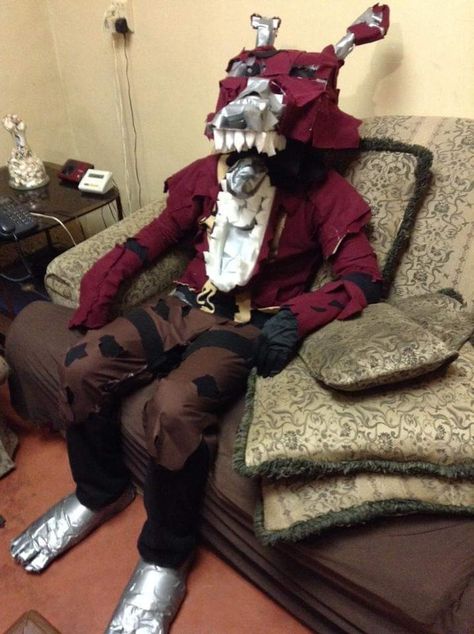 Cursed Fnaf Cosplay, Bad Fnaf Costumes, Bad Fnaf Cosplay, Fnaf Cosplay Funny, Foxy Fnaf Costume, Foxy Cosplay Fnaf, Insane Pose, Cursed Fnaf Images, Cursed Cosplay