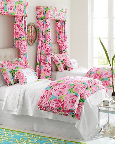 www.eyefordesignlfd.blogspot.com Lilly Pulitzer Style Interiors..... Palm Beach Chic Lilly Pulitzer Bedding, Pink Throw, Attic Bedroom, Big Girl Rooms, Garnet Hill, Comforter Cover, Beautiful Bedrooms, My New Room