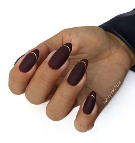 Dark Wine Nails Matte, Burgundy Nails With Gold Almond, New Years Matte Nails, Matte Purple And Gold Nails, Elegant Nails Dark, Gold Accent Nail Ideas, Gold Design On Nails, Elegant Dark Nails, Merlot Nails Design