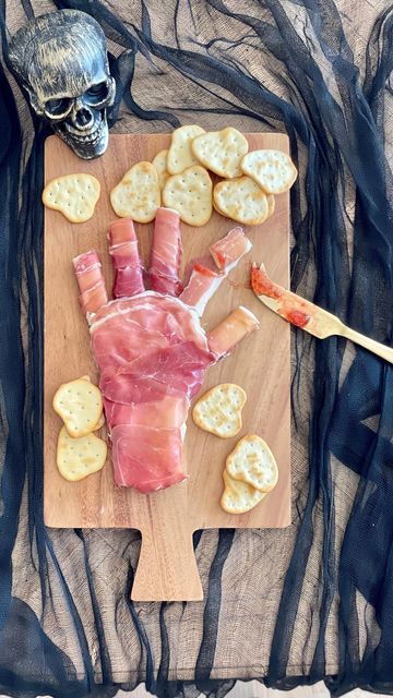 MAMÉ on Instagram: "SCARE-CUTERIE BOARD 💀✋🏻🔪🩸 How fun is this creepy hand charcuterie board?! I had to recreate this super creepy board by @healthyholme because it’s just too good. Spooky, creepy, and so realistic. Dig in. ☠️🔪🔪🩸 Cheese sticks Proscuitto Goat cheese Strawberry preserves for blood Crackers . . . #charcuterieboard #halloween #halloweenfood #halloweenidea #halloweenrecipe #halloweentreats #october #spookyseason #easyrecipes #halloweensnacks #halloweenparty" Halloween Hand Charcuterie Board, Hand Charcuterie Board, Scary Charcuterie Board, Skull Charcuterie Board, Skeleton Charcuterie Board, Halloween Meatballs, Pumpkin Smash, Creepy Hand, Meat Trays