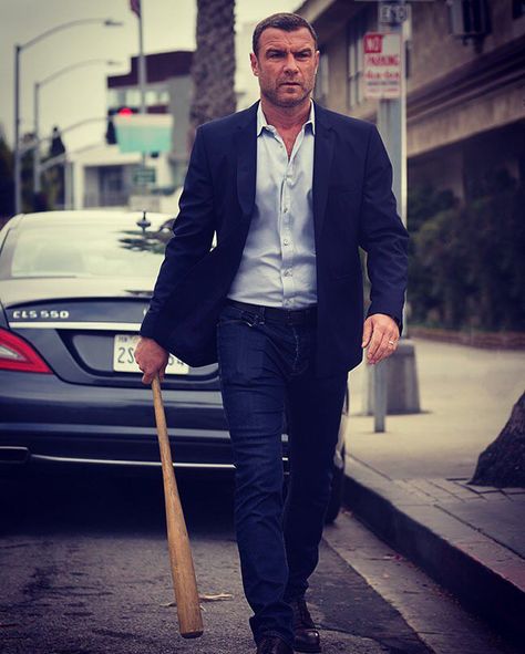 Liev Schreiber (@LievSchreiber) on Twitter Ray Donovan, Liev Schreiber, Black Labs, Gentleman Style, Man Crush, Perfect Man, Best Tv, Serie Tv, Fashion Lifestyle