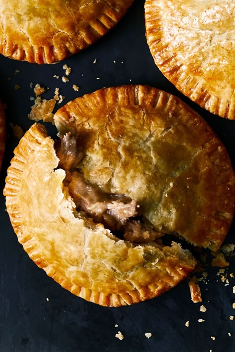 Lamb Pie, Mushroom Cheese, St Patrick's Day Recipes, Comfort Recipes, Meat Pie Recipe, Irish Dishes, Butter Carrots, Corned Beef And Cabbage, Irish Butter